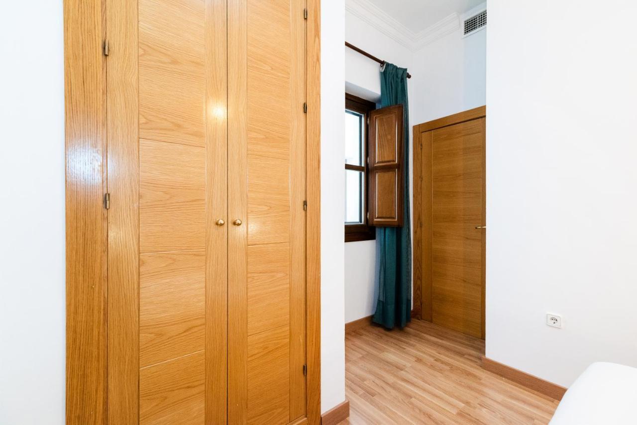 Piso Junto A Mercado De San Agustin Y Catedral En غرناطة المظهر الخارجي الصورة